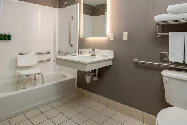 جناح بسرير كينج مع سرير سحّاب إضافي، SpringHill Suites by Marriott Portland Airport 2/4