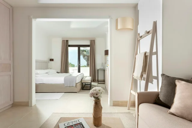 Junior Suite, Lateral Side Sea View، Canne Bianche Lifestyle Hotel 3/3