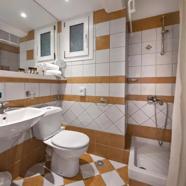غرفة بسرير مزدوج أو سريرين منفصلين بإطلالة على البحر، The Grove Seaside Hotel 4/5