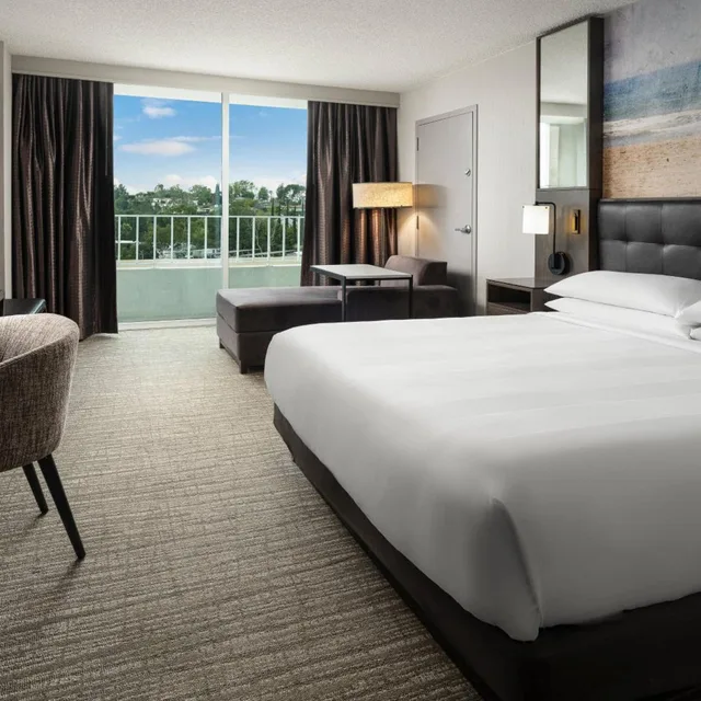 Room, King or Double Bed, Concierge Level، Warner Center Marriott Woodland Hills 2/4
