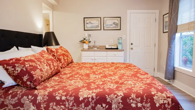 Zen, Executive, Suite, King Bed, Terrace, Ground Floor، Meranova Guest Inn 1/3