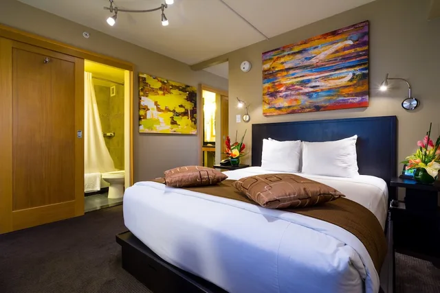 Lifestyle, Family Suite, 2 Queen Beds, City View, Vive Hotel Waikiki 2/10