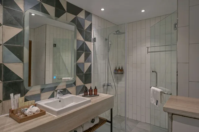 غرفة قياسية بسرير كينج، Baitong Hotel And Resort Phnom Penh 1/2
