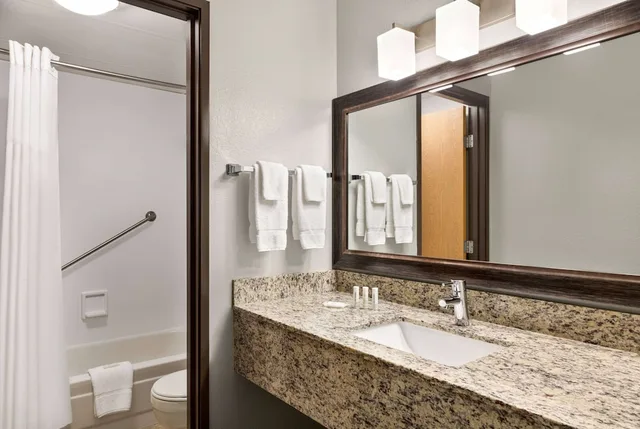 غرفة بسرير كينج، Americinn By Wyndham Bemidji 8/10