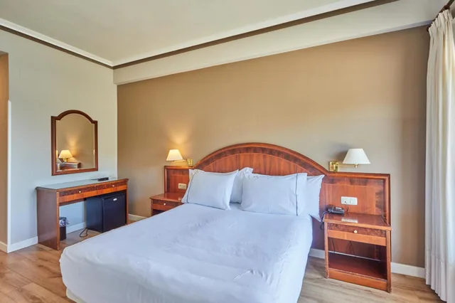 غرفة سوبيريور بسرير فردي بإطلالة على البحر بشرفة، Gran Hotel del Sella 4/10