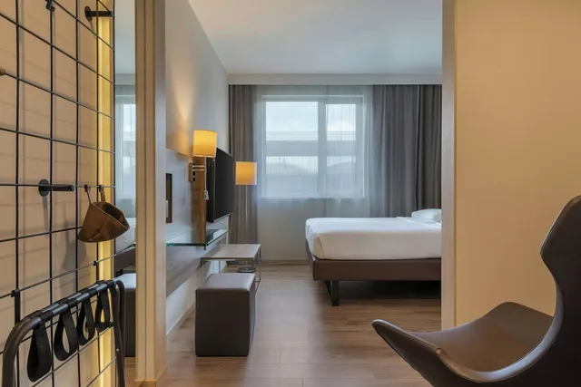 غرفة بسرير مزدوج، MOXY MILAN MALPENSA AIRPORT 6/10