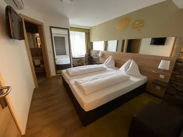 غرفة اقتصادية بسرير كوين وسرير فردي بغرفة نوم واحدة، Hotel Dollinger 2/3