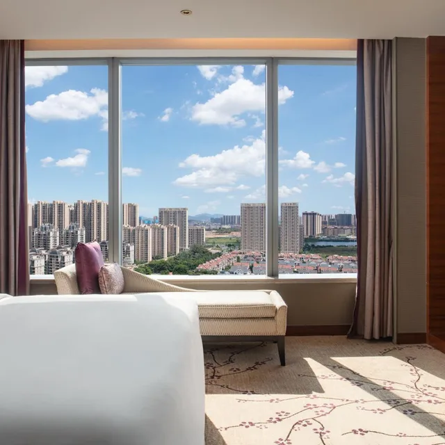 1 Bedroom, Suite, King Bed, Lounge Access, Crowne Plaza Huizhou 3/6