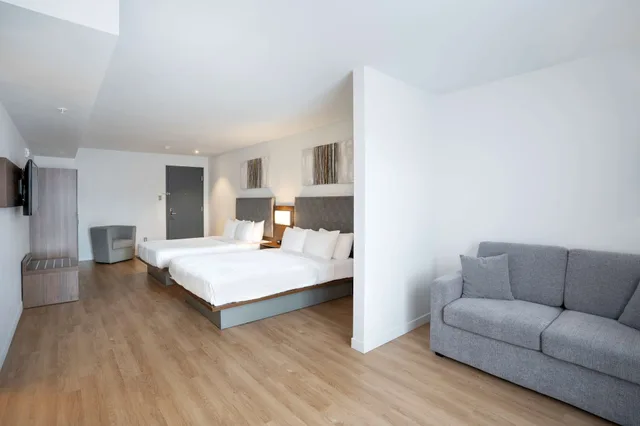 Suite, 2 Queen Beds, Sofa, Quality Inn Quebec City 5/9