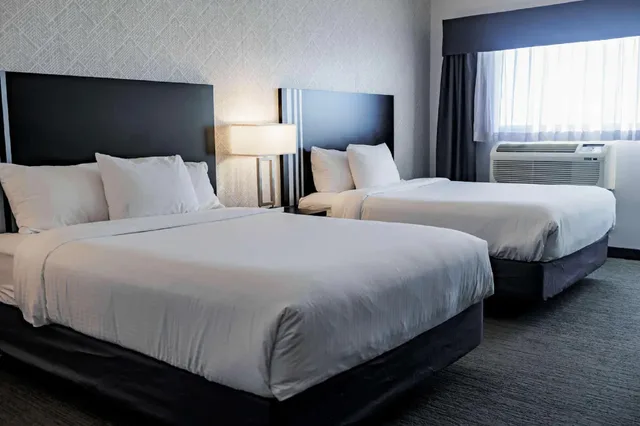 غرفة قياسية بسريرين كوين، Park Inn By Radisson Edmonton Airport 2/3