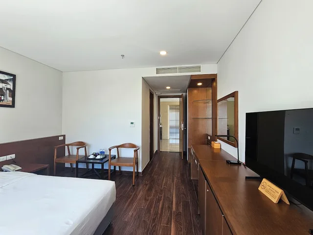 غرفة سوبيريور بسرير كينج بإطلالة جزئية على البحر، Tamarind Hotel Da Nang 6/10