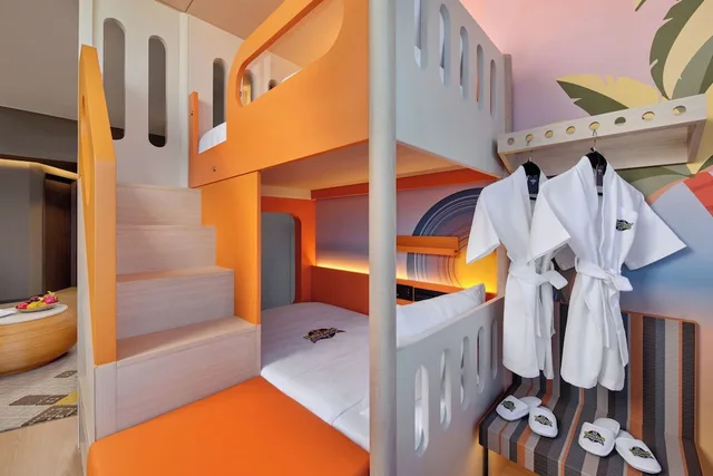 Silver, Family, Suite, King Bed, Bunk Bed, Sea View، Hard Rock Hotel Pattaya 4/8