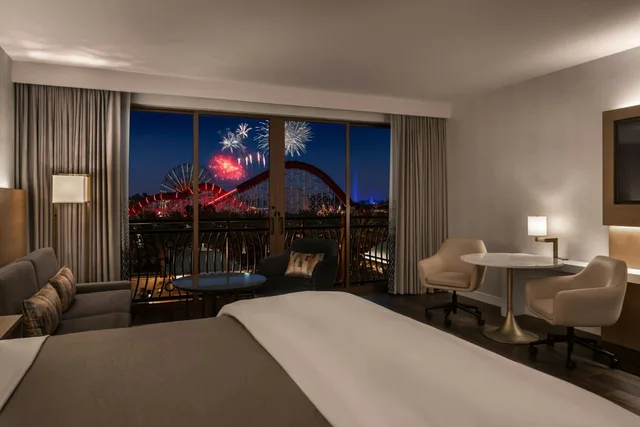 Studio, King Bed, Theme Park View, Sofa, Large, The Westin Anaheim Resort 2/6