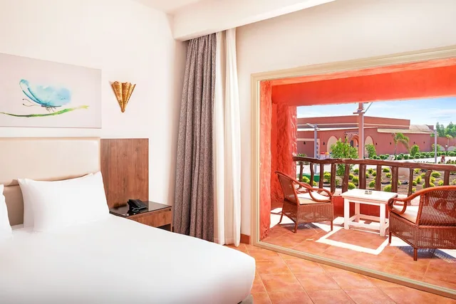 غرفة ديلوكس بسريرين منفصلين بإطلالة على البحر، Pickalbatros Portofino Villaggio Resort 2/3