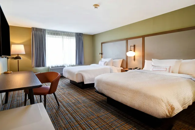 غرفة، Fairfield Inn & Suites By Marriott Milwaukee North 1/2
