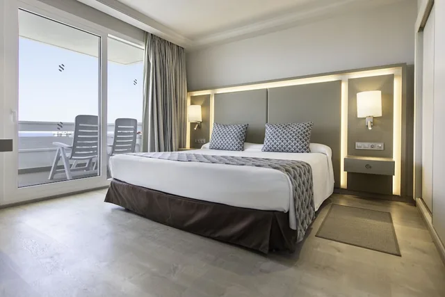 غرفة بإطلالة على المسبح بشرفة مفردة بسرير مزدوج، Spring Hotel Vulcano 1/5