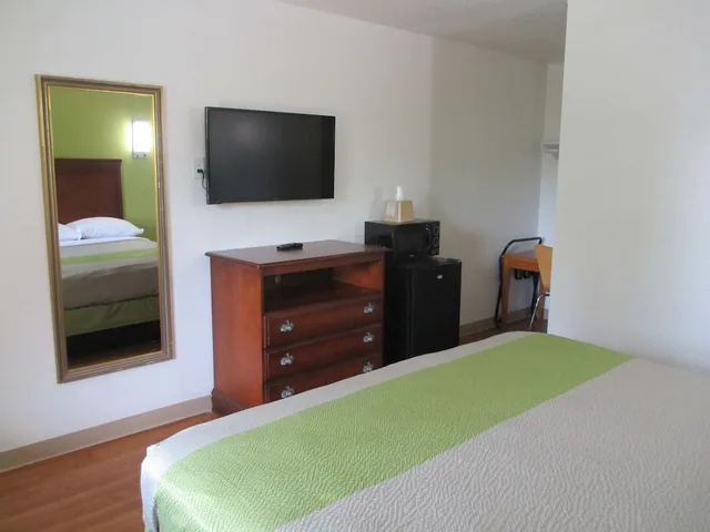 غرفة بسرير كينج للمدخنين لذوي الإعاقة، Motel6 Meridian, MS 2/5