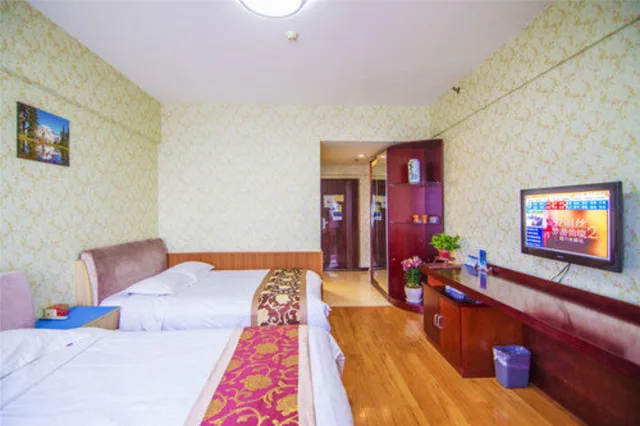 غرفة عائلية بسرير مزدوج وسرير فردي، Golden Tree Business Hotel 1/3