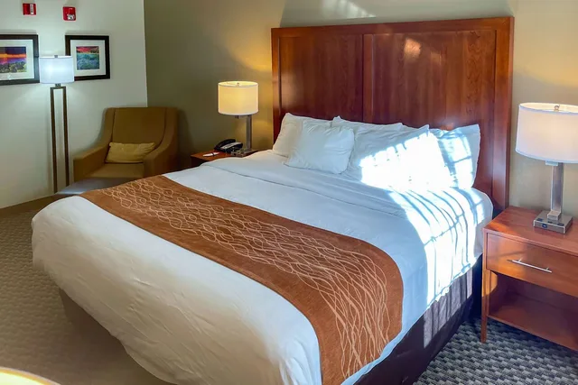 غرفة بسرير كينج، Comfort Inn Midtown 1/4