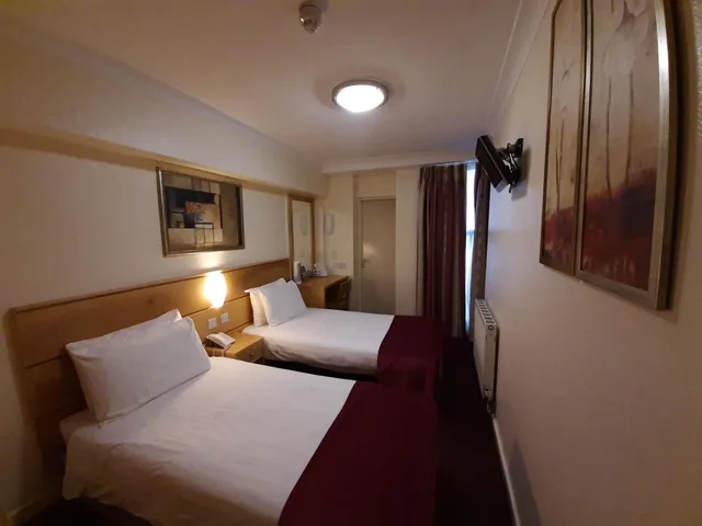 غرفة بسريرين منفصلين، Americana Hotel 1/5