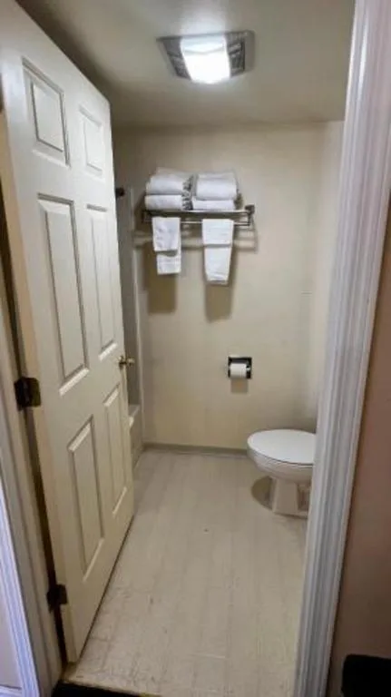 جناح بسرير كوين، Rodeway Inn Winnemucca NV 2/2
