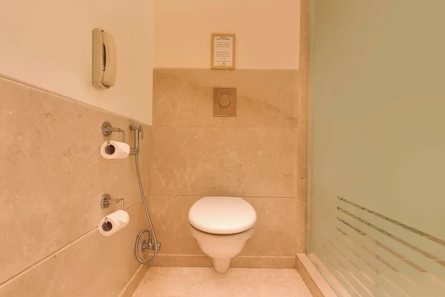 غرفة ديلوكس بسرير كينج، Lemon Tree Premier Hitec City 8/9