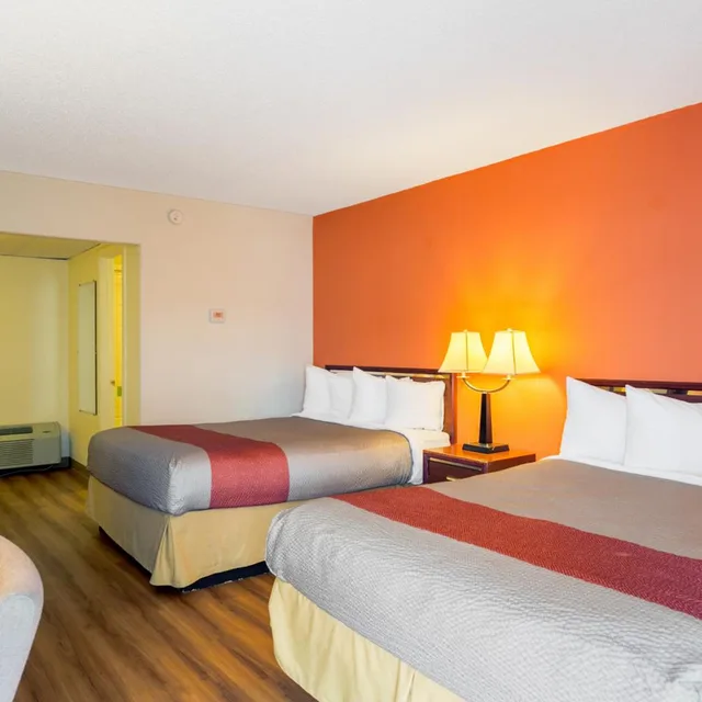 2 Queen Beds - Non-Smoking, Micfridge، Motel6 Butte, MT - Historic City Center 2/10