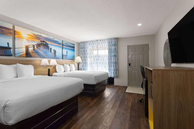 غرفة رباعية بسريرين كوين، Days Inn by Wyndham St. Petersburg Central 1/2