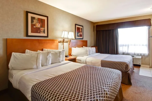 غرفة ديلوكس بسريرين كوين، Ramada by Wyndham Ponoka 2/5
