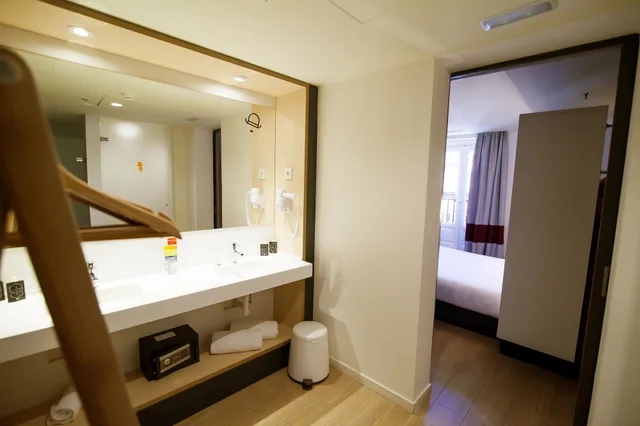 غرفة عائلية بسرير كوين وسرير بطابقين، Toc Hostel Madrid 5/5