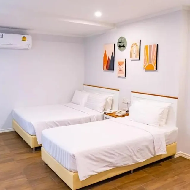غرفة قياسية بسريرين منفصلين، J Place Hotel by ZUZU 1/8
