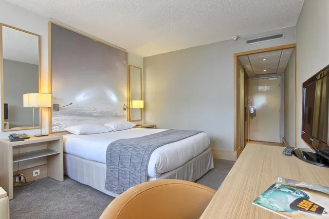 غرفة بسرير كوين، Hotel Inn Paris CDG Airport 2/2