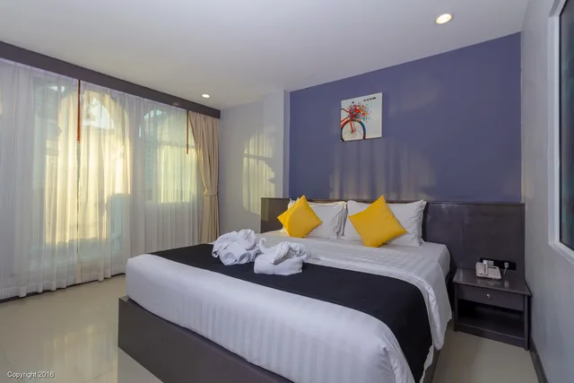 غرفة ديلوكس بسرير مزدوج بإطلالة على المسبح، MODERN LIVING HOTEL 2/4