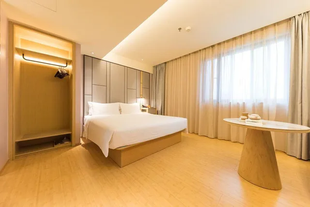 Room, Queen Bed, JI Hotel Shenzhen Convention Center 1/1