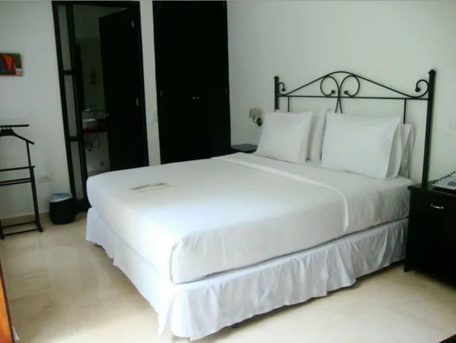 Standard, Double Bed, with View, MONTERREY 3/4
