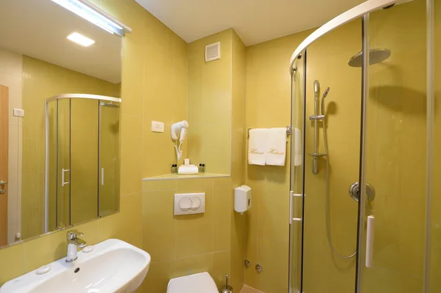 غرفة قياسية بسريرين منفصلين بإطلالة على الجبل، Hotel Hedonic 5/5