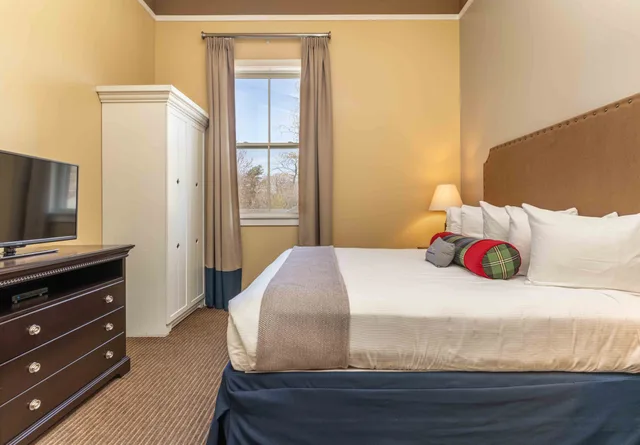 جناح بسرير كينج بشرفة مع أريكة، Inn at Diamond Cove 1/1