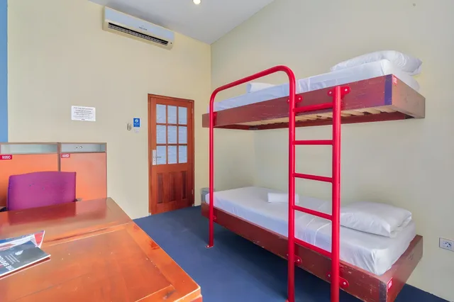 سكن مشترك مختلط، The Ritz Hostel 1/1
