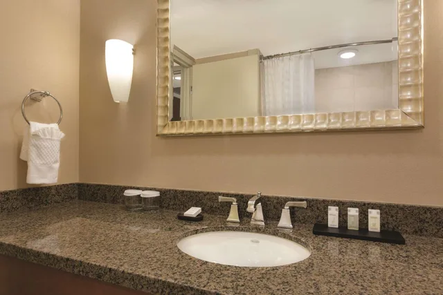 جناح بسريرين مزدوجين مع أريكة، Embassy Suites by Hilton Denver Tech Center 3/3