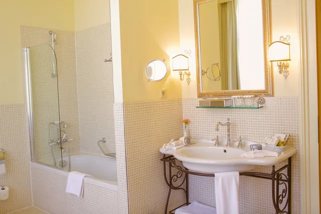 غرفة سوبيريور بسرير كينج، Savoy Westend Hotel 4/6
