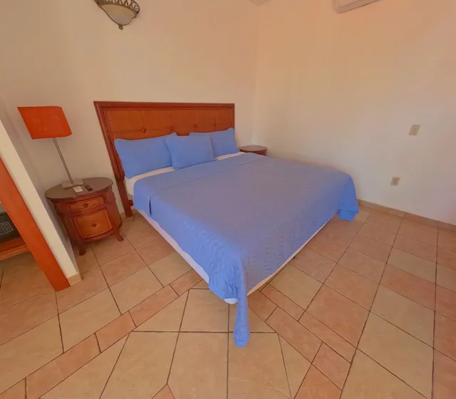 غرفة قياسية بسرير كينج، West Bay Colonial 4/5