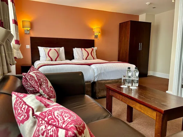 غرفة ديلوكس بسرير كينج، Great Barr Hotel 1/8