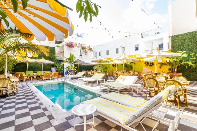 غرفة كلاسيكية بسرير مزدوج أو سريرين منفصلين بشرفة، Clinton Hotel South Beach 1/1
