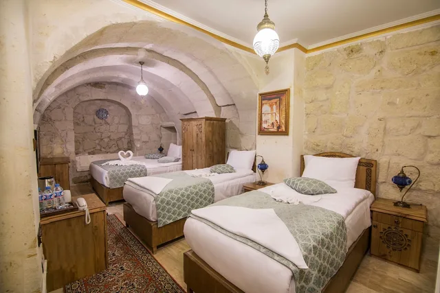 غرفة عائلية بسرير مزدوج وسريرين منفصلين، Ozbek Stone House 1/2