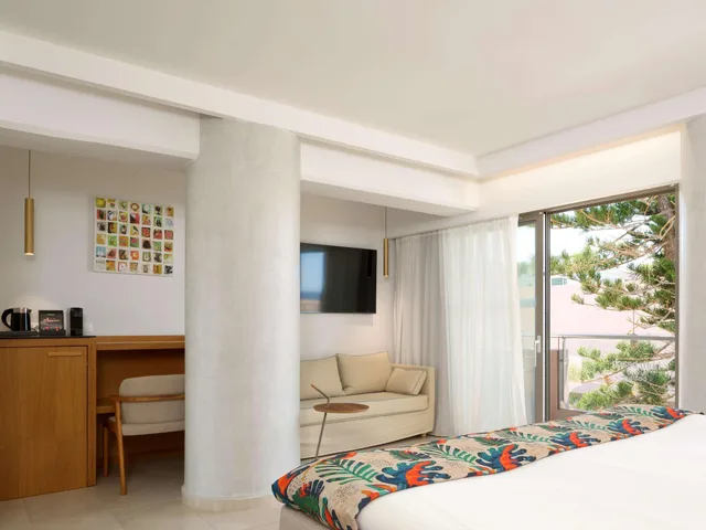 جناح جونيور بإطلالة على البحر، High Beach Resort & Spa 5/10