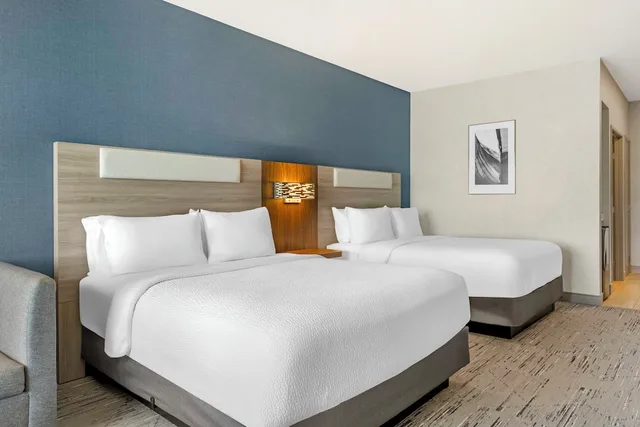 غرفة قياسية بسريرين كوين بحوض استحمام لذوي الإعاقة، Holiday Inn Express Hotel Suites Astoria 2/7