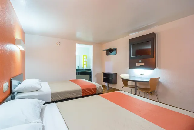 غرفة قياسية بسريرين مزدوجين، Motel6 Round Rock, TX 2/4