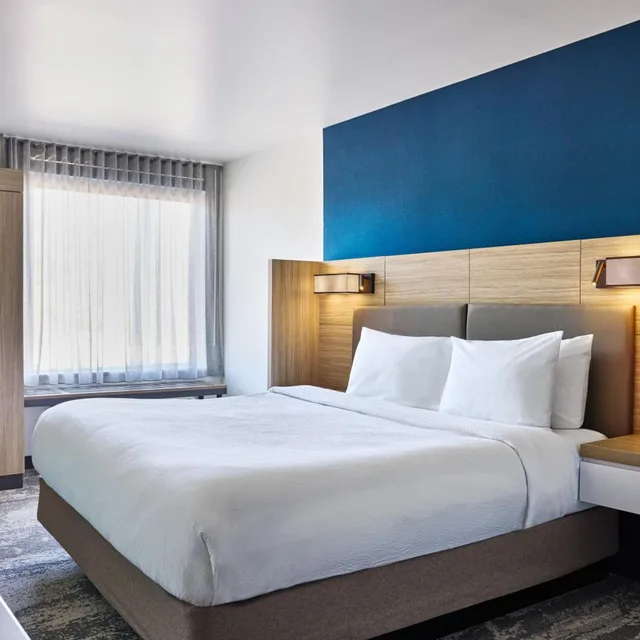 جناح بسرير كينج بإطلالة على المدينة مع أريكة، SpringHill Suites by Marriott Chesterfield 1/2