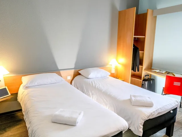 غرفة قياسية بسريرين منفصلين، Ibis Orange Sud 1/2