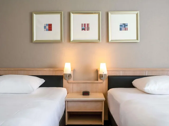 غرفة متصلة عائلية بسريرين مزدوجين، Movenpick Hotel Munchen Airport 2/10